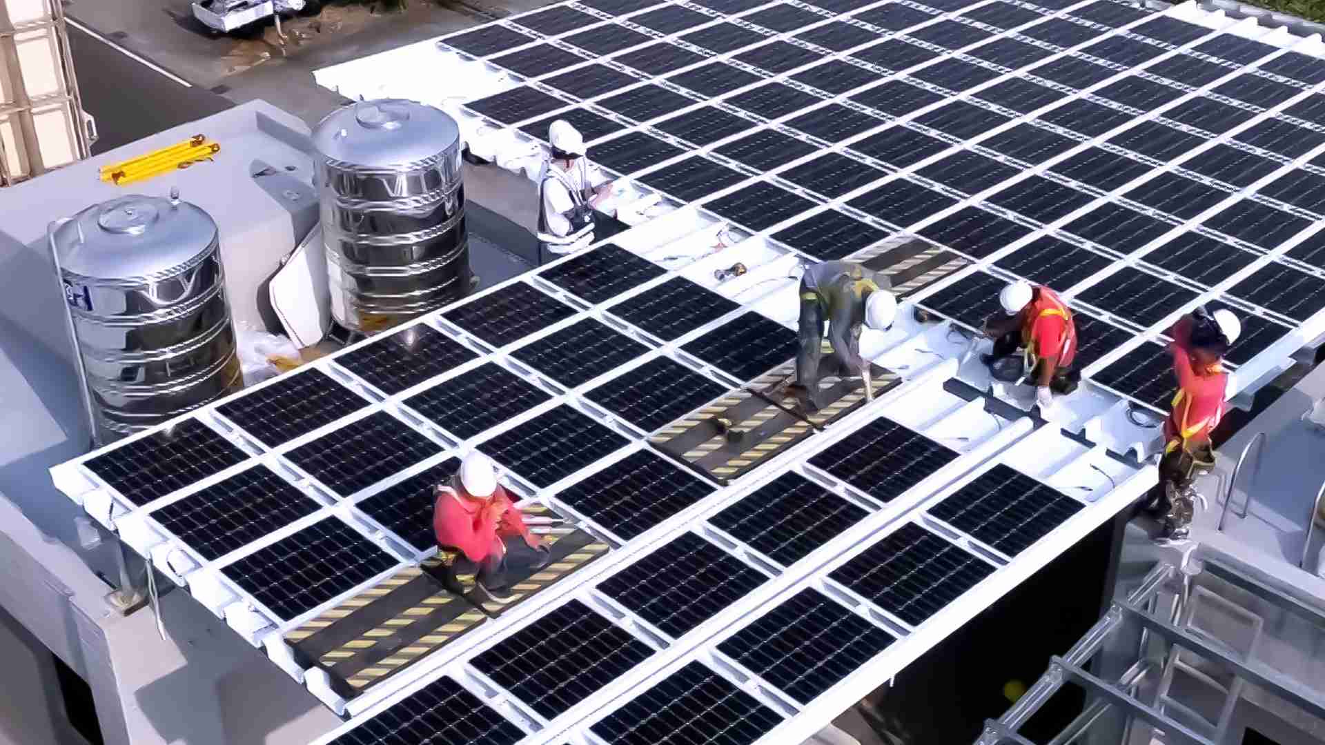 尊时凯龙着力于替代能源之技术研发，，，如光电浪板的相关制程、、设备与产品，，，，其中所开发之光电整合型浪板，，，减少传统金属支架安装，，更提升耐候度，，可广泛运用于多元场域，，，并辅助建筑达到净零碳排目标