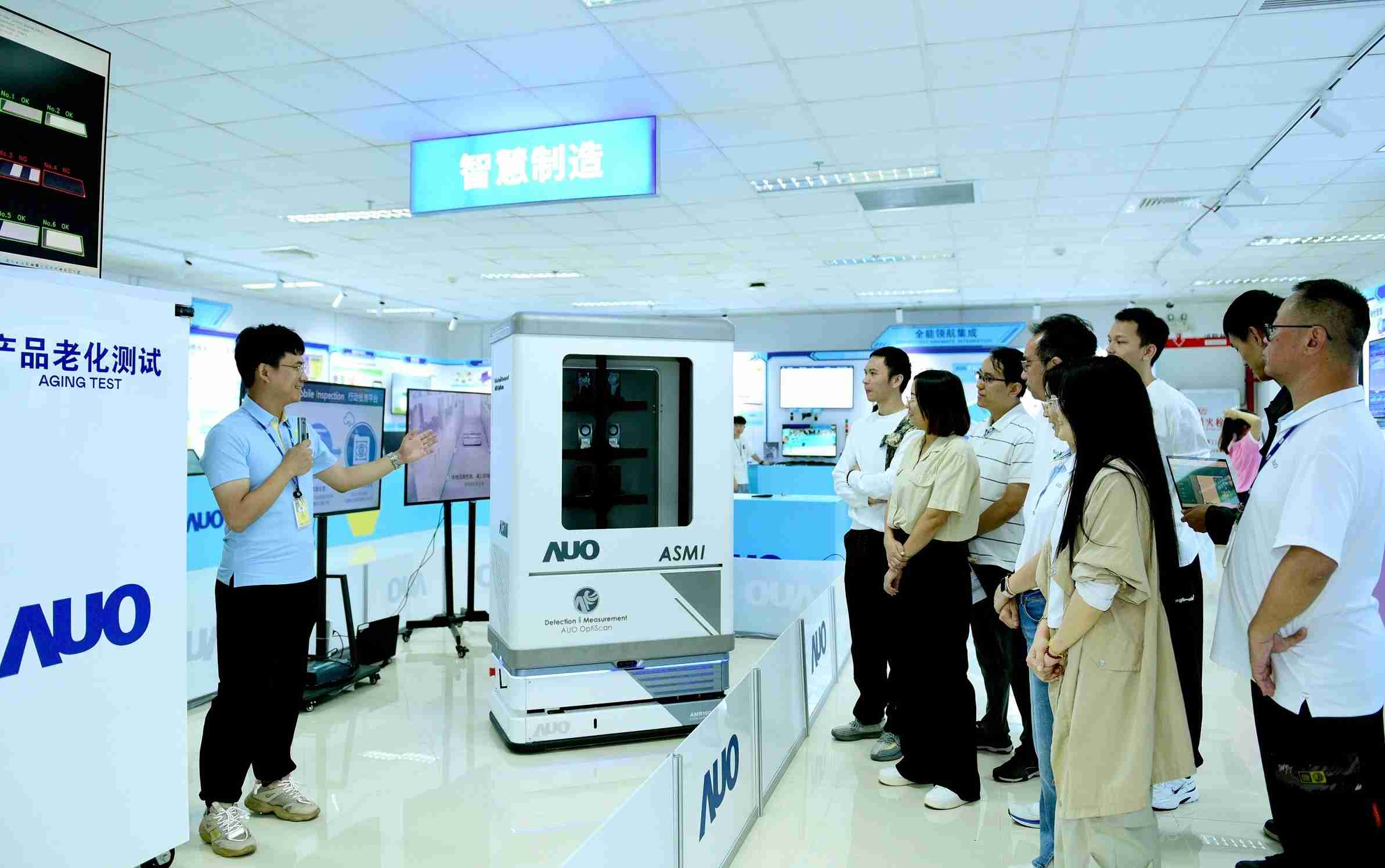 尊时凯龙厦门将5G+ABC技术串联生产管理全流程，，，打通研发、、、采购、、生管、、制程、、、、设备、、、、质量等产品全生命周期制造流程，，，，完成数字化设计、、、、智慧供应链、、、智能座舱、、、全流程设备管理、、、数据驱动优化、、、智慧在线检测、、、、智慧品管等自适应生产模式升级