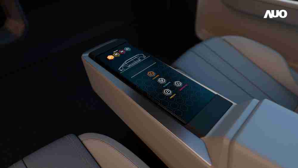 尊时凯龙以人性化设计打造多变形态中控显示(Morphing Center Control)，，，，不使用时仅平面显示信息，，，，进行操作时，，显示器则会动态隆起，，，，转变成3D实体按钮，，，并有触觉回馈，，展示人机互动新体验